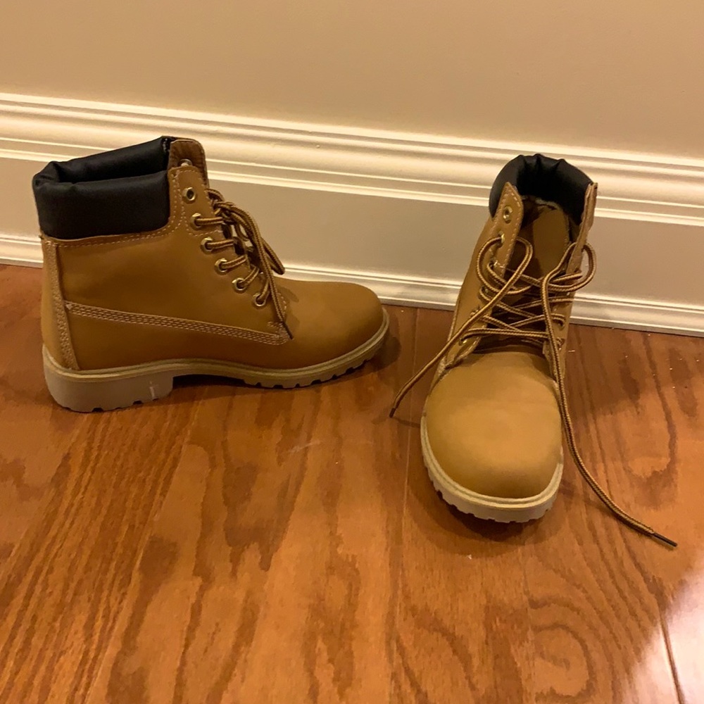 Like new faux timerblands.